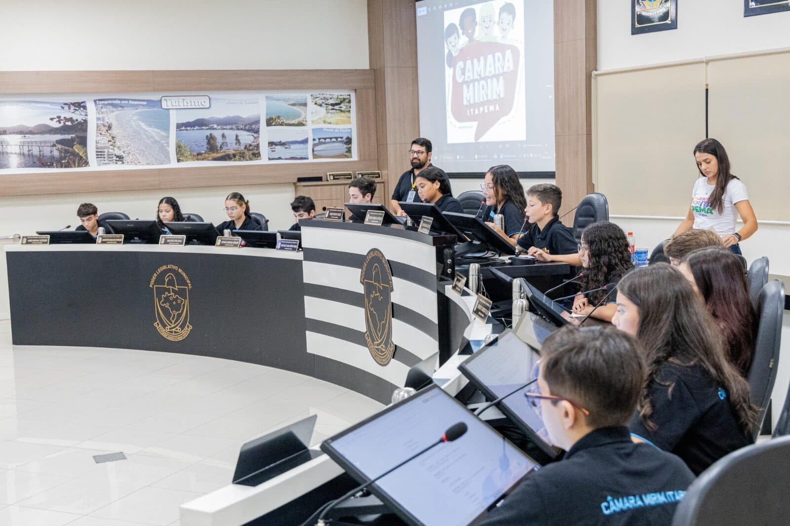 Itapema: 2ª Sessão da Câmara Mirim traz propostas para o incentivo dos jovens na política
