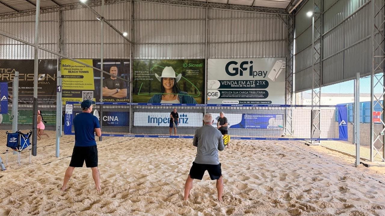 Itapema: Beach Tennis para Idosos Estimula Saúde e Convivência na Praia