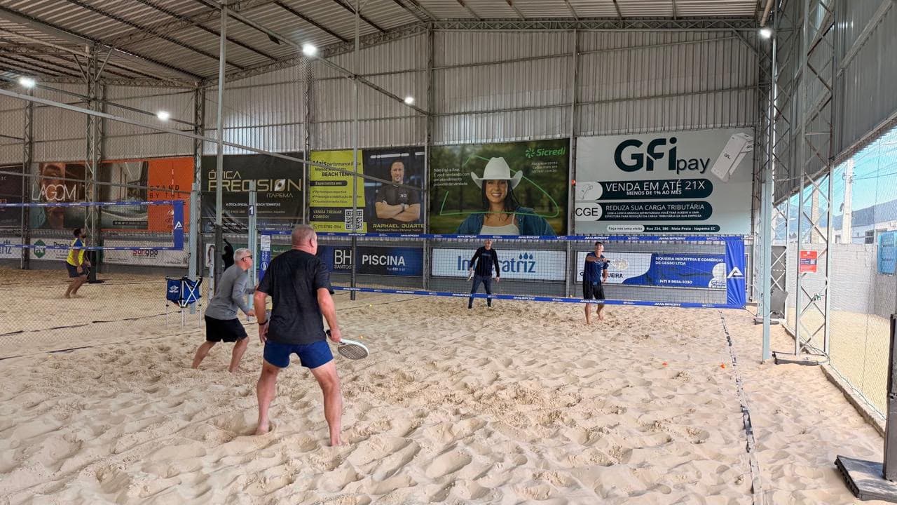 Itapema: Beach Tennis é a nova aposta para saúde e lazer da terceira idade